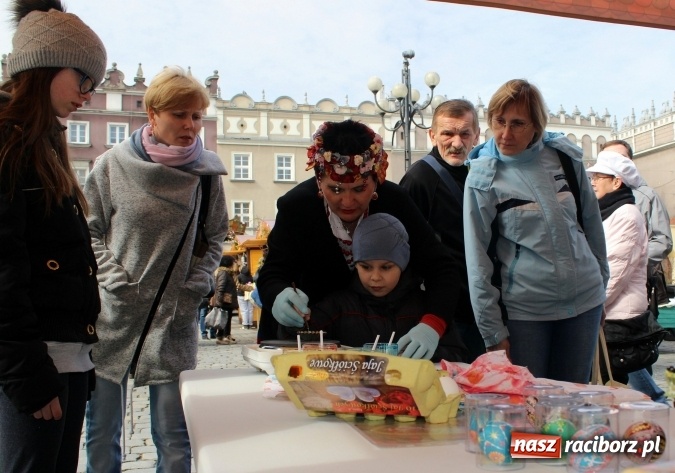 Zdjęcie w galerii na portalu naszraciborz.pl: Jarmark Wielkanocny w Raciborzu - pyszności, ozdoby i średniowieczna tradycja wiadomości z regionu