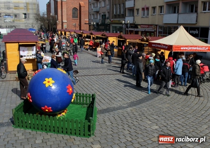 Zdjęcie w galerii na portalu naszraciborz.pl: Jarmark Wielkanocny w Raciborzu - pyszności, ozdoby i średniowieczna tradycja wiadomości z regionu