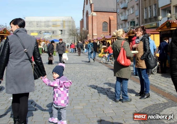 Zdjęcie w galerii na portalu naszraciborz.pl: Jarmark Wielkanocny w Raciborzu - pyszności, ozdoby i średniowieczna tradycja wiadomości z regionu
