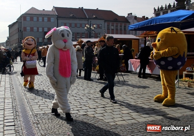 Zdjęcie w galerii na portalu naszraciborz.pl: Jarmark Wielkanocny w Raciborzu - pyszności, ozdoby i średniowieczna tradycja wiadomości z regionu