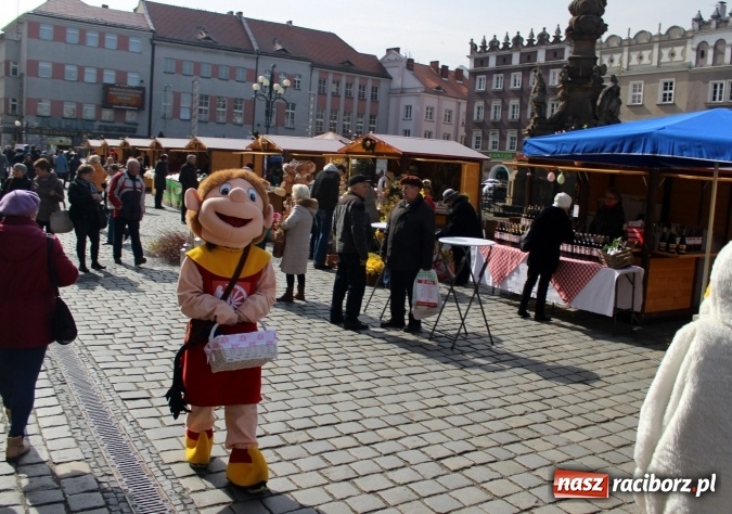 Zdjęcie w galerii na portalu naszraciborz.pl: Jarmark Wielkanocny w Raciborzu - pyszności, ozdoby i średniowieczna tradycja wiadomości z regionu