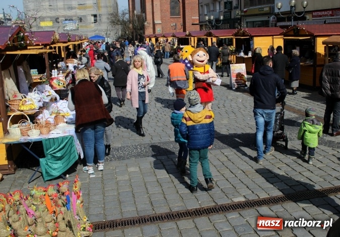 Zdjęcie w galerii na portalu naszraciborz.pl: Jarmark Wielkanocny w Raciborzu - pyszności, ozdoby i średniowieczna tradycja wiadomości z regionu