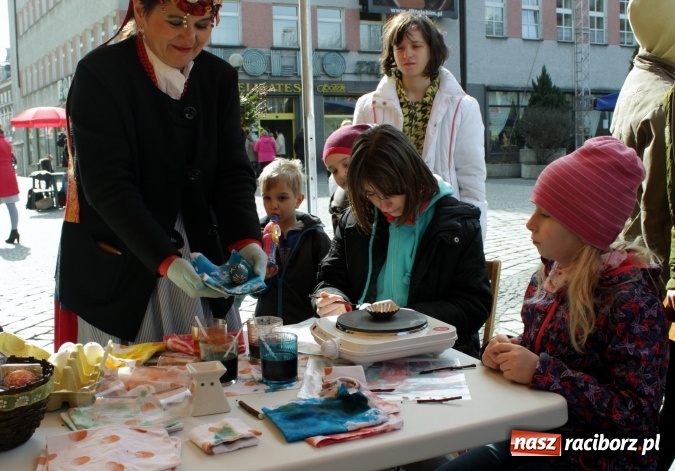 Zdjęcie w galerii na portalu naszraciborz.pl: Jarmark Wielkanocny w Raciborzu - pyszności, ozdoby i średniowieczna tradycja wiadomości z regionu
