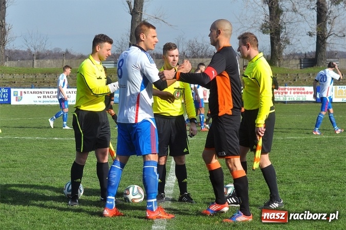 Zdjęcie w galerii na portalu naszraciborz.pl: IV liga: Podział punktów na inaugurację wiosny wiadomości z regionu