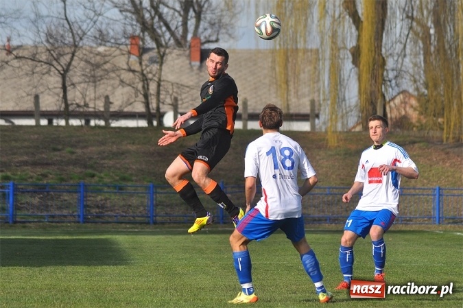 Zdjęcie w galerii na portalu naszraciborz.pl: IV liga: Podział punktów na inaugurację wiosny wiadomości z regionu