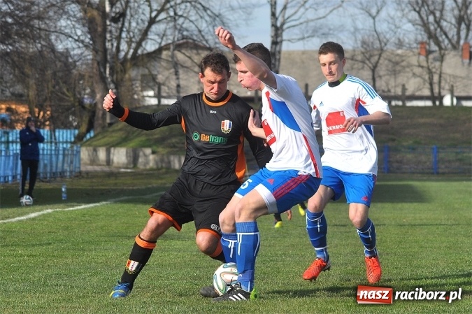 Zdjęcie w galerii na portalu naszraciborz.pl: IV liga: Podział punktów na inaugurację wiosny wiadomości z regionu