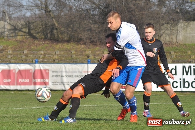 Zdjęcie w galerii na portalu naszraciborz.pl: IV liga: Podział punktów na inaugurację wiosny wiadomości z regionu