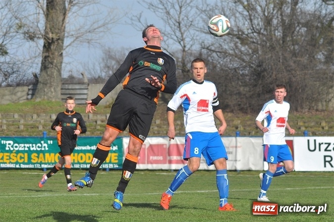 Zdjęcie w galerii na portalu naszraciborz.pl: IV liga: Podział punktów na inaugurację wiosny wiadomości z regionu