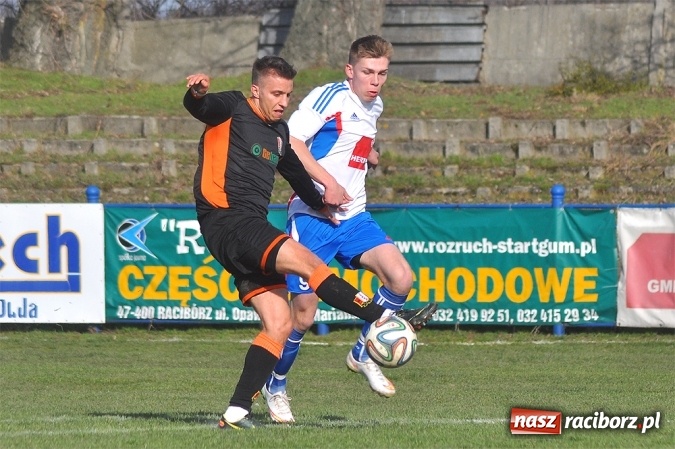 Zdjęcie w galerii na portalu naszraciborz.pl: IV liga: Podział punktów na inaugurację wiosny wiadomości z regionu