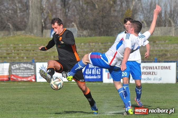Zdjęcie w galerii na portalu naszraciborz.pl: IV liga: Podział punktów na inaugurację wiosny wiadomości z regionu