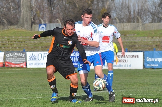 Zdjęcie w galerii na portalu naszraciborz.pl: IV liga: Podział punktów na inaugurację wiosny wiadomości z regionu