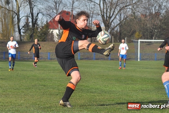 Zdjęcie w galerii na portalu naszraciborz.pl: IV liga: Podział punktów na inaugurację wiosny wiadomości z regionu