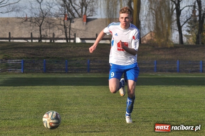 Zdjęcie w galerii na portalu naszraciborz.pl: IV liga: Podział punktów na inaugurację wiosny wiadomości z regionu