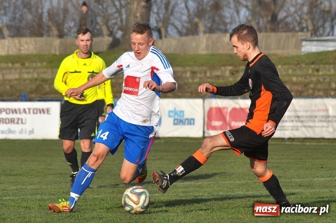 Zdjęcie w galerii na portalu naszraciborz.pl: IV liga: Podział punktów na inaugurację wiosny wiadomości z regionu