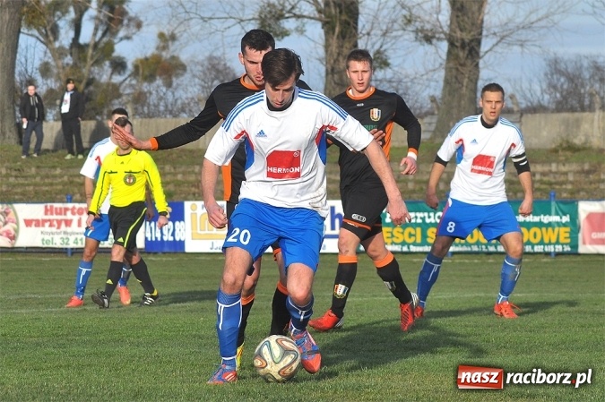 Zdjęcie w galerii na portalu naszraciborz.pl: IV liga: Podział punktów na inaugurację wiosny wiadomości z regionu