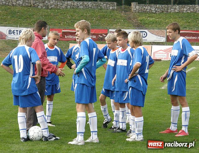 Zdjęcie w galerii na portalu naszraciborz.pl: Cztery gole w meczu trampkarzy Banika Ostrava z drużyną Andrzeja Marcowa  wiadomości z regionu