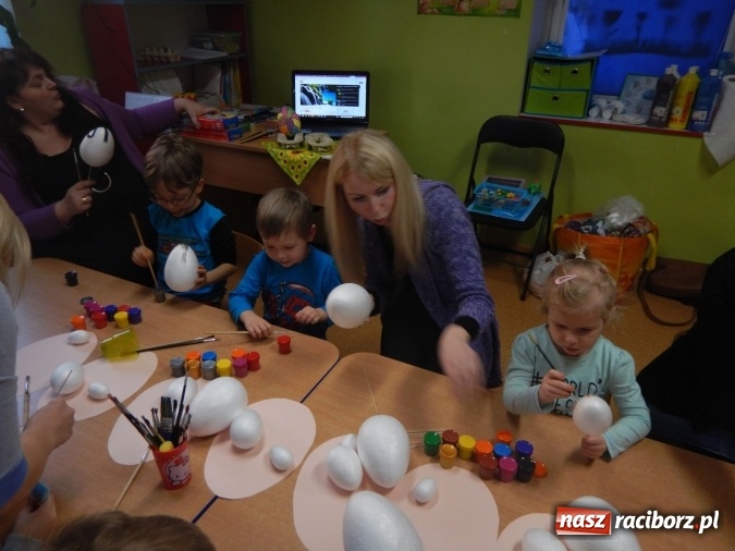 Zdjęcie w galerii na portalu naszraciborz.pl: Wielkanocne warsztaty w Domowym Przedszkolu wiadomości z regionu