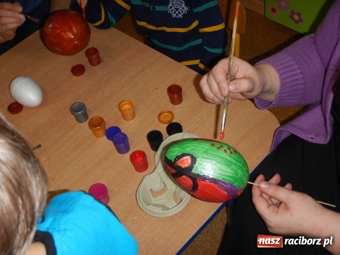 Zdjęcie w galerii na portalu naszraciborz.pl: Wielkanocne warsztaty w Domowym Przedszkolu wiadomości z regionu