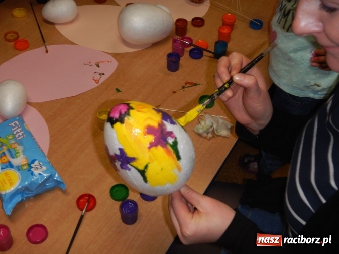 Zdjęcie w galerii na portalu naszraciborz.pl: Wielkanocne warsztaty w Domowym Przedszkolu wiadomości z regionu