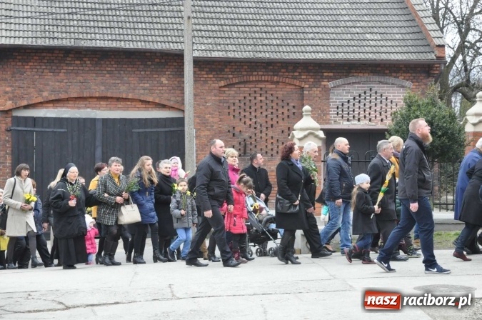 Zdjęcie w galerii na portalu naszraciborz.pl: Dziś Niedziela Palmowa. W Kościele katolickim początek Wielkiego Tygodnia wiadomości z regionu