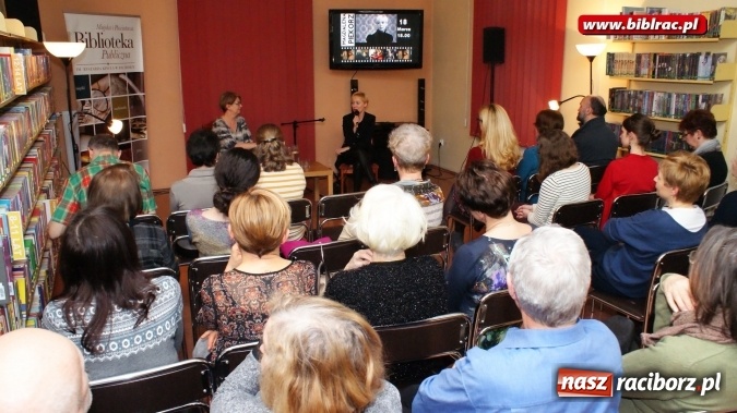 Zdjęcie w galerii na portalu naszraciborz.pl: Zakochuję się w aktorach - Magdalena Piekorz gościem biblioteki wiadomości z regionu