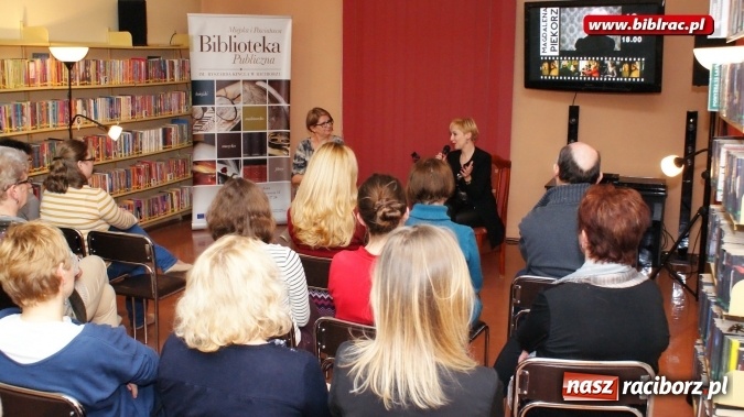Zdjęcie w galerii na portalu naszraciborz.pl: Zakochuję się w aktorach - Magdalena Piekorz gościem biblioteki wiadomości z regionu