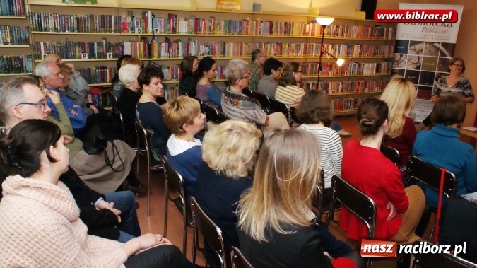 Zdjęcie w galerii na portalu naszraciborz.pl: Zakochuję się w aktorach - Magdalena Piekorz gościem biblioteki wiadomości z regionu