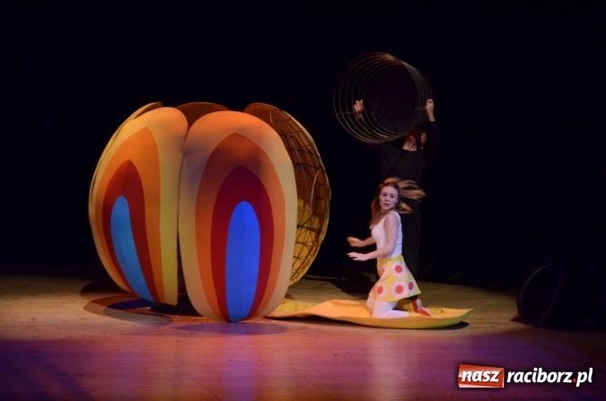 Zdjęcie w galerii na portalu naszraciborz.pl: Teatr Lalek Banialuka wystawił Calineczkę na deskach RCK  wiadomości z regionu