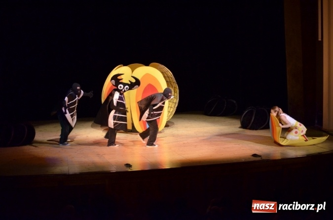Zdjęcie w galerii na portalu naszraciborz.pl: Teatr Lalek Banialuka wystawił Calineczkę na deskach RCK  wiadomości z regionu