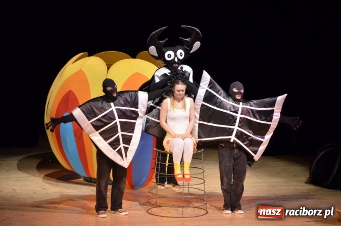 Zdjęcie w galerii na portalu naszraciborz.pl: Teatr Lalek Banialuka wystawił Calineczkę na deskach RCK  wiadomości z regionu