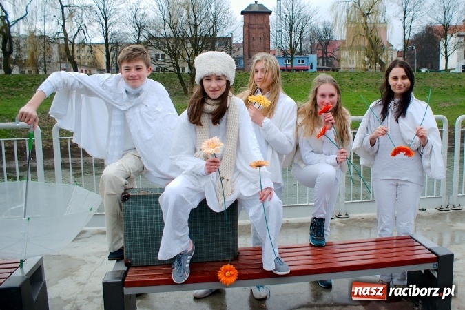 Zdjęcie w galerii na portalu naszraciborz.pl: Wiosna radosna na bulwarach i przystani wiadomości z regionu