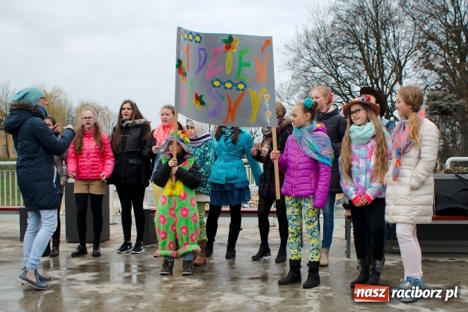 Zdjęcie w galerii na portalu naszraciborz.pl: Wiosna radosna na bulwarach i przystani wiadomości z regionu
