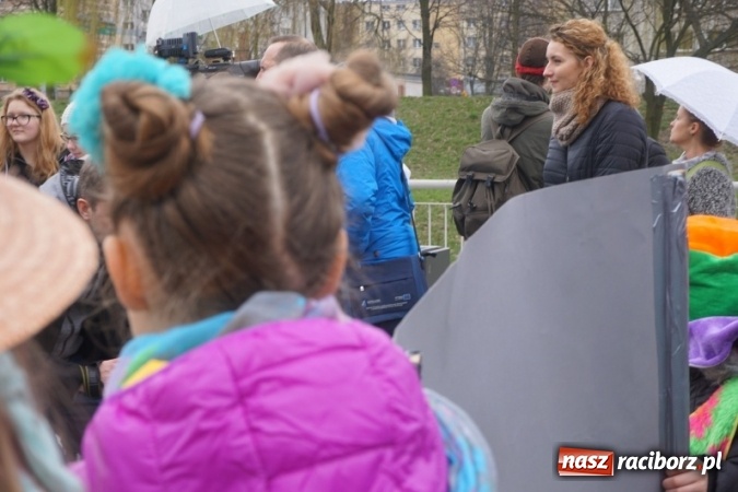 Zdjęcie w galerii na portalu naszraciborz.pl: Wiosna radosna na bulwarach i przystani wiadomości z regionu