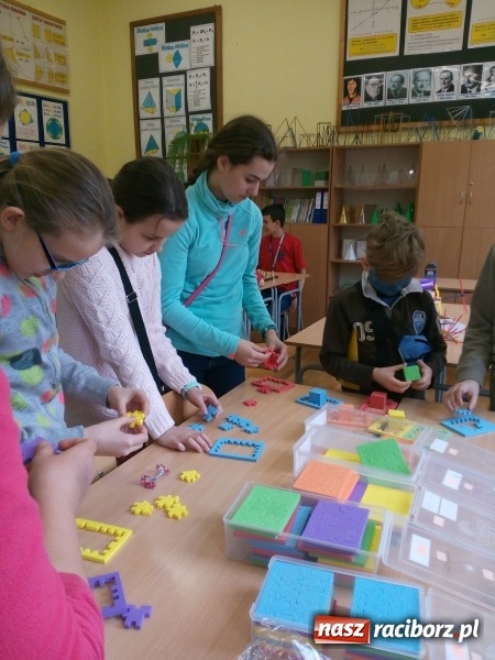 Zdjęcie w galerii na portalu naszraciborz.pl: Dzień Wiosny w Gimnazjum nr 5  wiadomości z regionu