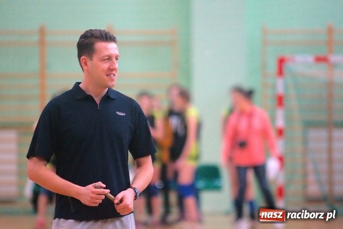 Zdjęcie w galerii na portalu naszraciborz.pl: Gimnazjalistki walczyły w miejskim finale siatkówki. Reprezentantki G1 najlepsze wiadomości z regionu