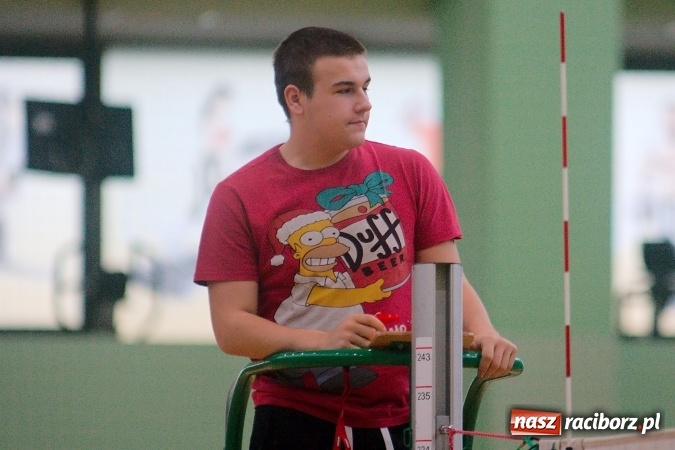 Zdjęcie w galerii na portalu naszraciborz.pl: Gimnazjalistki walczyły w miejskim finale siatkówki. Reprezentantki G1 najlepsze wiadomości z regionu