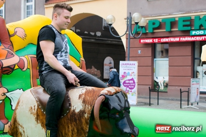 Zdjęcie w galerii na portalu naszraciborz.pl: I Mistrzostwa Raciborza Bakszysz Burger Open w ujeżdżaniu byka za nami wiadomości z regionu
