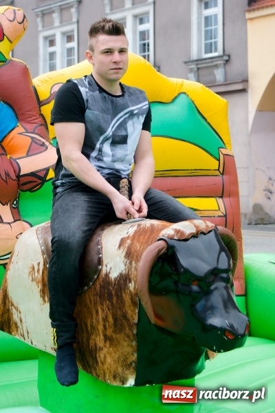 Zdjęcie w galerii na portalu naszraciborz.pl: I Mistrzostwa Raciborza Bakszysz Burger Open w ujeżdżaniu byka za nami wiadomości z regionu