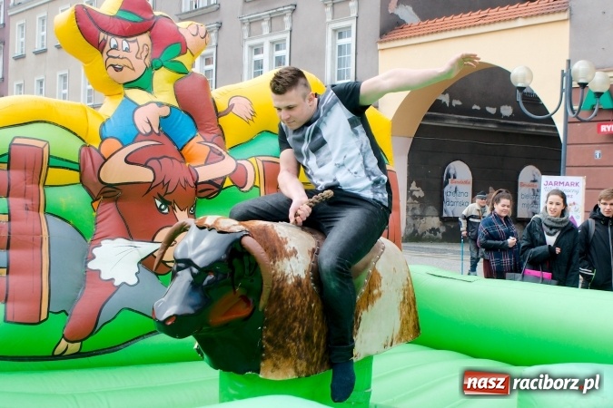 Zdjęcie w galerii na portalu naszraciborz.pl: I Mistrzostwa Raciborza Bakszysz Burger Open w ujeżdżaniu byka za nami wiadomości z regionu