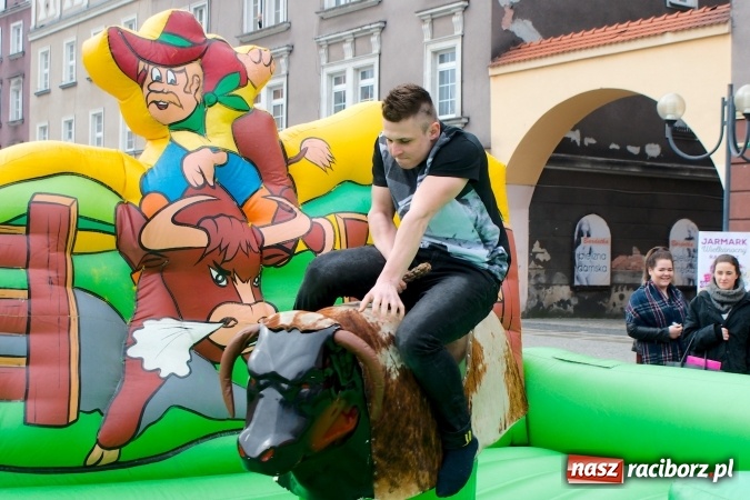 Zdjęcie w galerii na portalu naszraciborz.pl: I Mistrzostwa Raciborza Bakszysz Burger Open w ujeżdżaniu byka za nami wiadomości z regionu