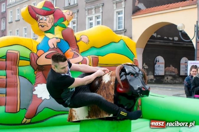 Zdjęcie w galerii na portalu naszraciborz.pl: I Mistrzostwa Raciborza Bakszysz Burger Open w ujeżdżaniu byka za nami wiadomości z regionu