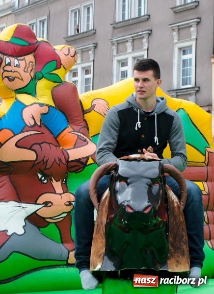 Zdjęcie w galerii na portalu naszraciborz.pl: I Mistrzostwa Raciborza Bakszysz Burger Open w ujeżdżaniu byka za nami wiadomości z regionu