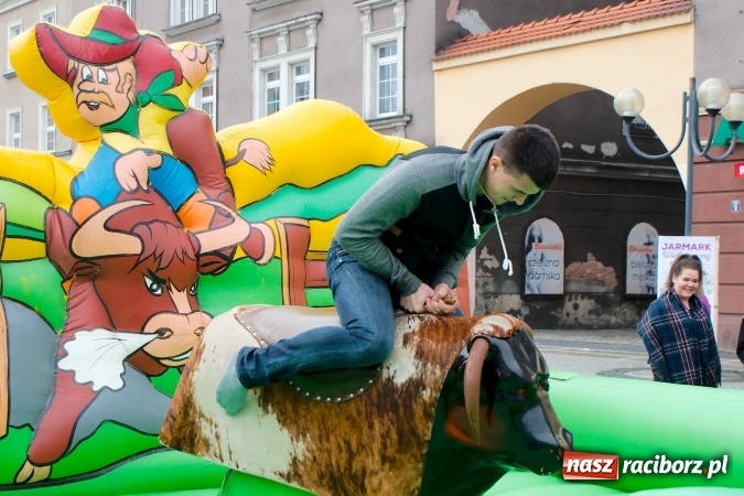 Zdjęcie w galerii na portalu naszraciborz.pl: I Mistrzostwa Raciborza Bakszysz Burger Open w ujeżdżaniu byka za nami wiadomości z regionu