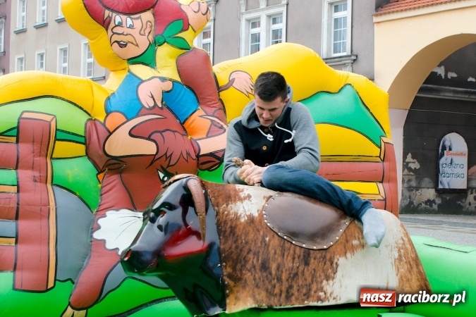 Zdjęcie w galerii na portalu naszraciborz.pl: I Mistrzostwa Raciborza Bakszysz Burger Open w ujeżdżaniu byka za nami wiadomości z regionu