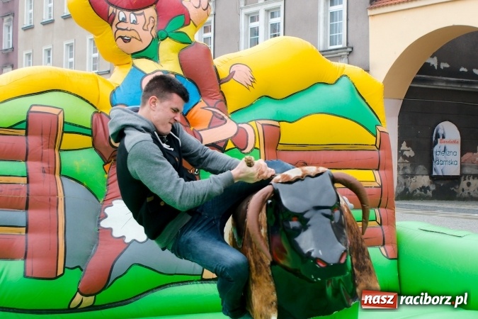 Zdjęcie w galerii na portalu naszraciborz.pl: I Mistrzostwa Raciborza Bakszysz Burger Open w ujeżdżaniu byka za nami wiadomości z regionu