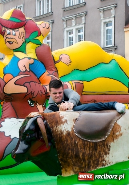 Zdjęcie w galerii na portalu naszraciborz.pl: I Mistrzostwa Raciborza Bakszysz Burger Open w ujeżdżaniu byka za nami wiadomości z regionu