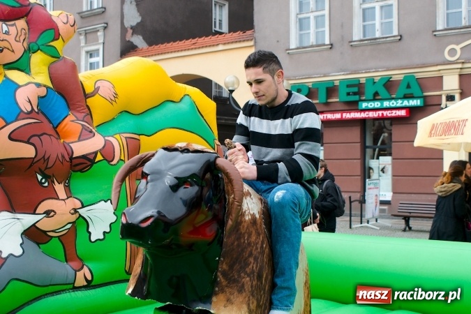 Zdjęcie w galerii na portalu naszraciborz.pl: I Mistrzostwa Raciborza Bakszysz Burger Open w ujeżdżaniu byka za nami wiadomości z regionu