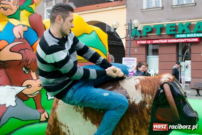 Zdjęcie w galerii na portalu naszraciborz.pl: I Mistrzostwa Raciborza Bakszysz Burger Open w ujeżdżaniu byka za nami wiadomości z regionu