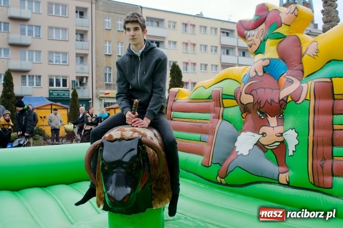Zdjęcie w galerii na portalu naszraciborz.pl: I Mistrzostwa Raciborza Bakszysz Burger Open w ujeżdżaniu byka za nami wiadomości z regionu