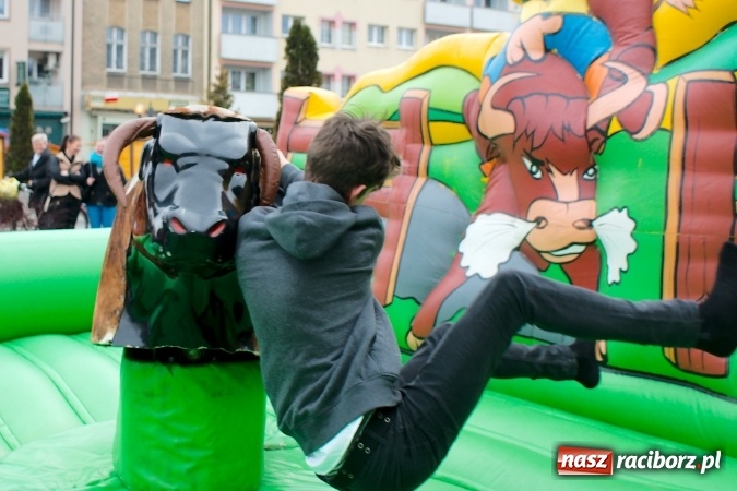 Zdjęcie w galerii na portalu naszraciborz.pl: I Mistrzostwa Raciborza Bakszysz Burger Open w ujeżdżaniu byka za nami wiadomości z regionu